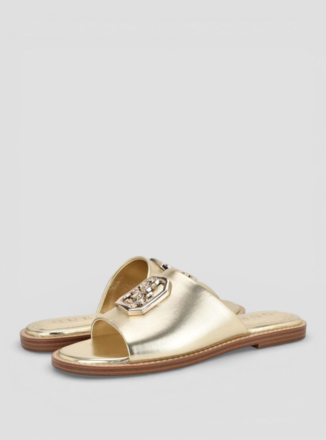 GUESS Womens Gold Graysie4 Slide Sandals GRAYSIE4 Front Side View