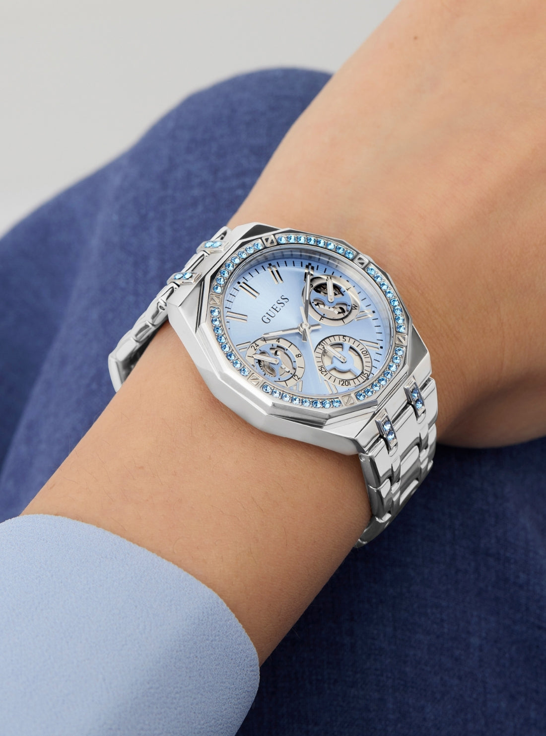 Quinn シルバー925 時計 Silver Quinn Ice Blue Dial Watch | GUESS
