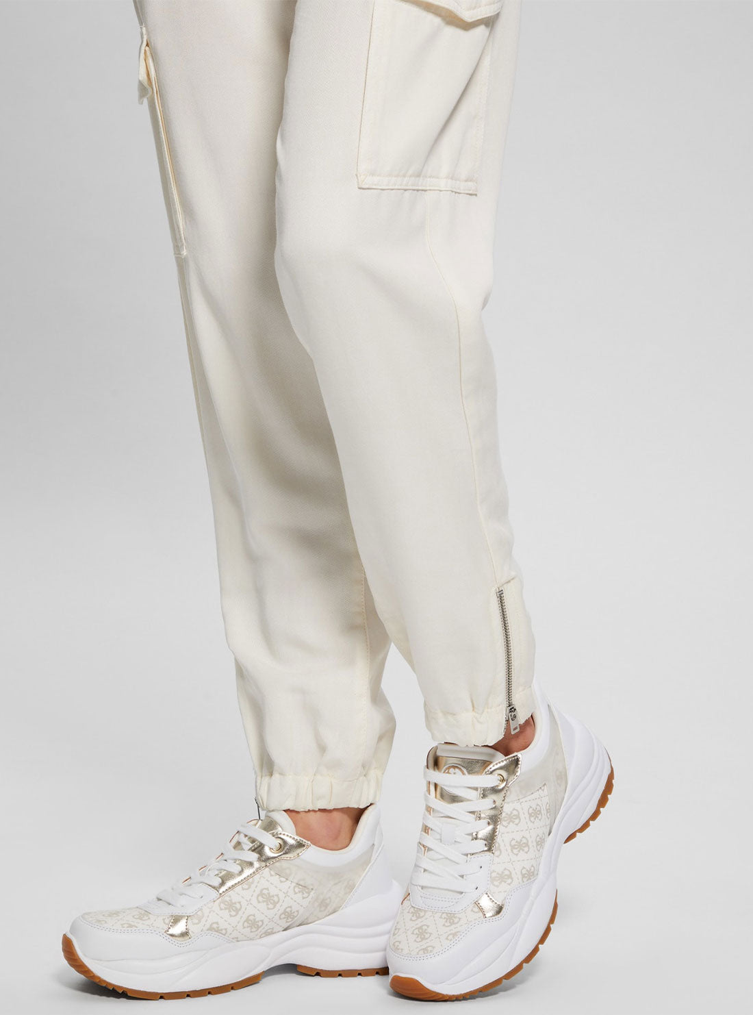 GUESS White Logo Low-Top Sneakers 