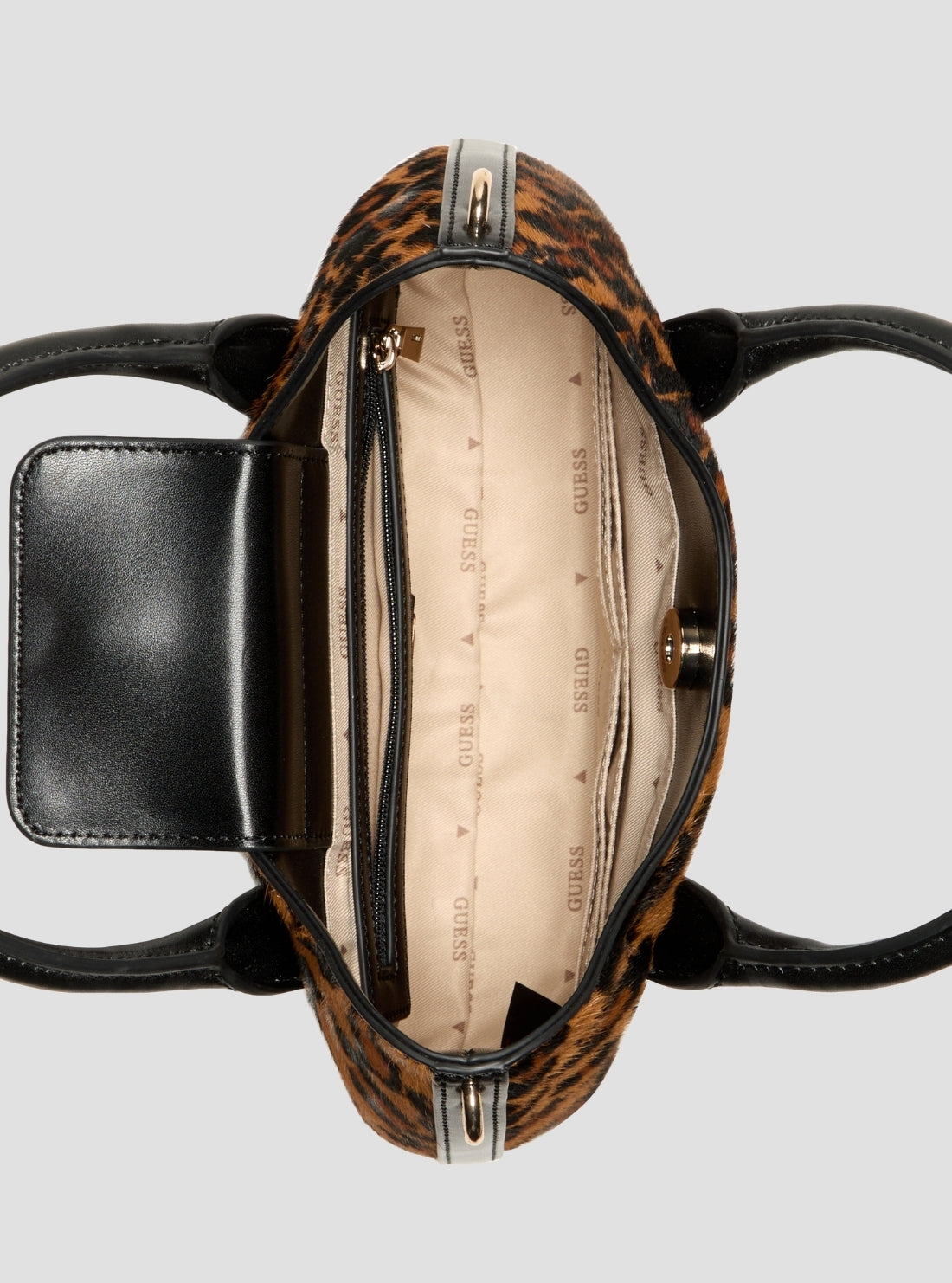 【レオパード(LEO)】GUESS ショルダーバッグ (W)DOMITILLA Mini Sathcel Guess Domitilla Leopard Purse - Women's Bags & Wallets in Leopard