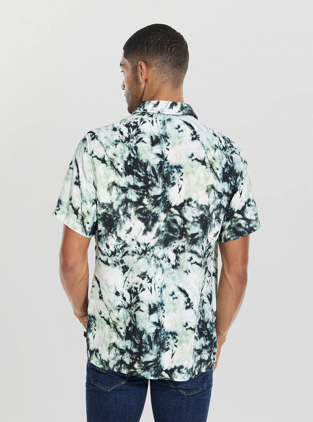 GUESS Mens Green Abstract Tie-Dye Floral Shirt M5BH79WD4Z2 Back View