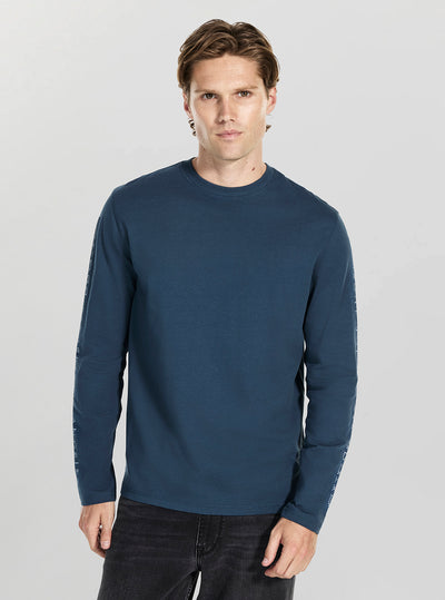 GUESS Mens Blue Long Sleeve Logo T-Shirt M5BI06I3Z14 Front View