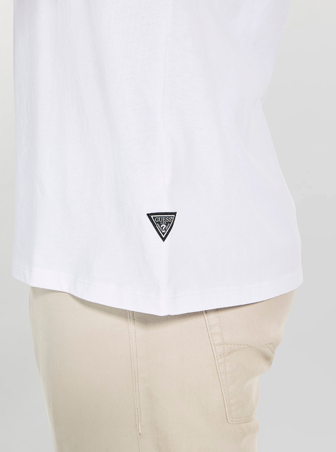GUESS Mens White Basic Quattro G T-Shirt M5BI76I3Z14 Detail View
