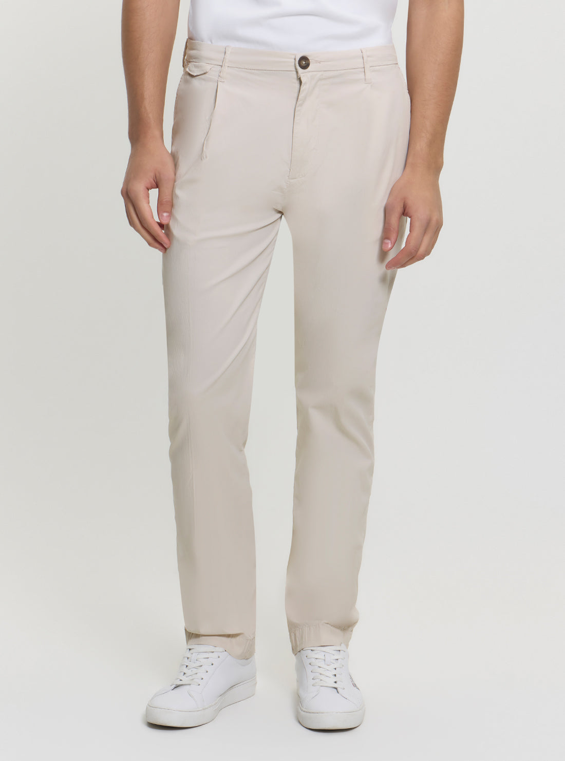 GUESS Mens Beige Mid-Rise Slim Fit Taylor Chino Pants M5GB24WH4GA Front View