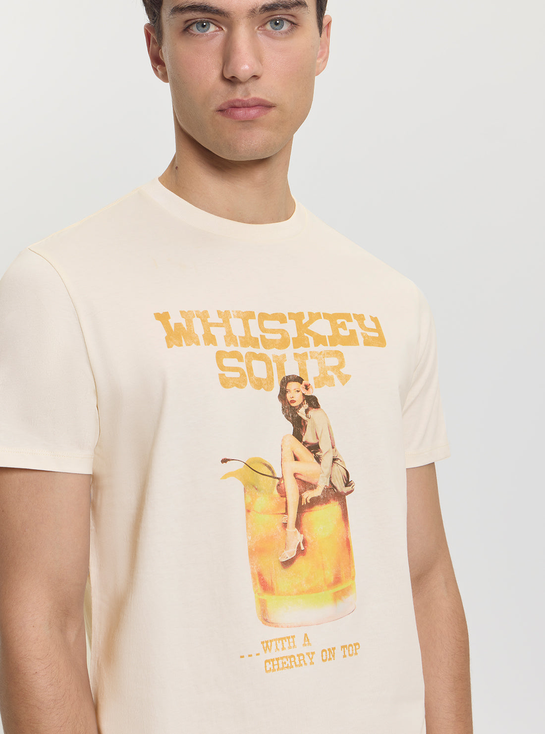 GUESS Mens Eco Beige Whiskey Sour Graphic T-Shirt M5GI01KBW41 Detail View