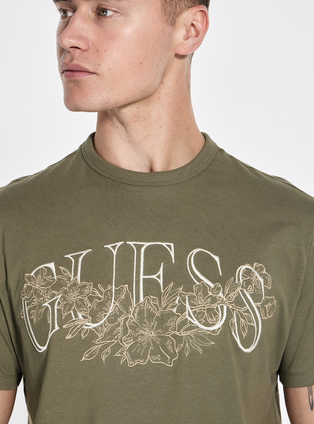 GUESS Mens Green Script Graphic T-Shirt M5GI17K8FQ4 Detail View