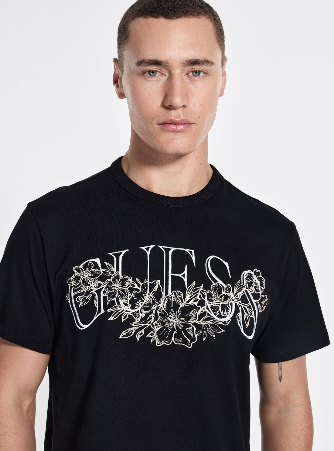 GUESS Mens Black Script Graphic T-Shirt M5GI17K8FQ4 Detail View