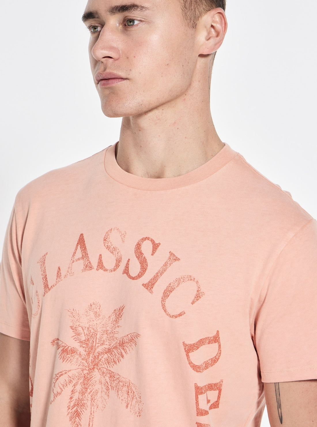 GUESS Mens Orange Basic Guess Classic Design T-Shirt M5GI40KBZV1 Detail View