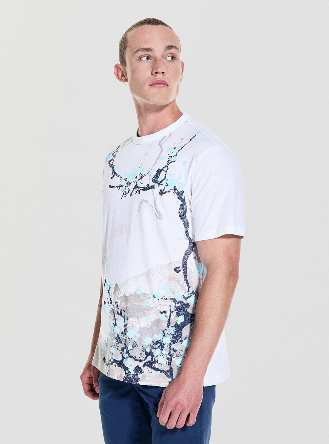 GUESS Mens White Graphic Japan T-Shirt M5YI26KCY30 Side View