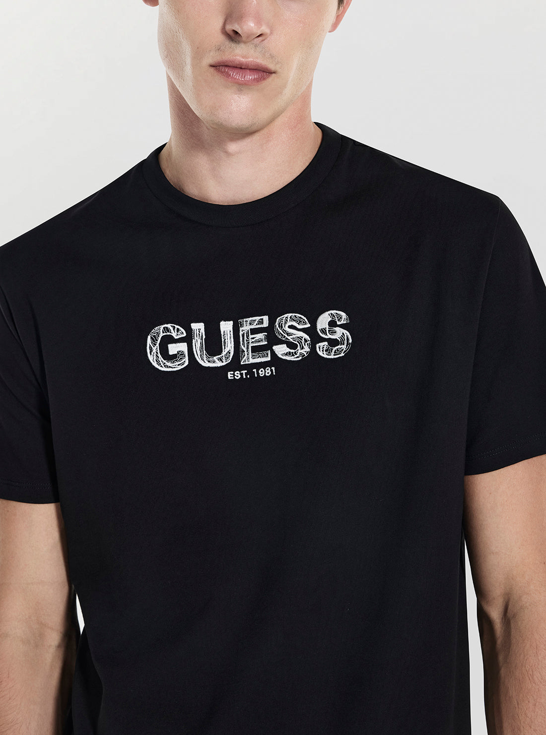 GUESS Mens Black Basic Guess Embroidery Logo T-Shirt M5YI41KBW41  Detail View
