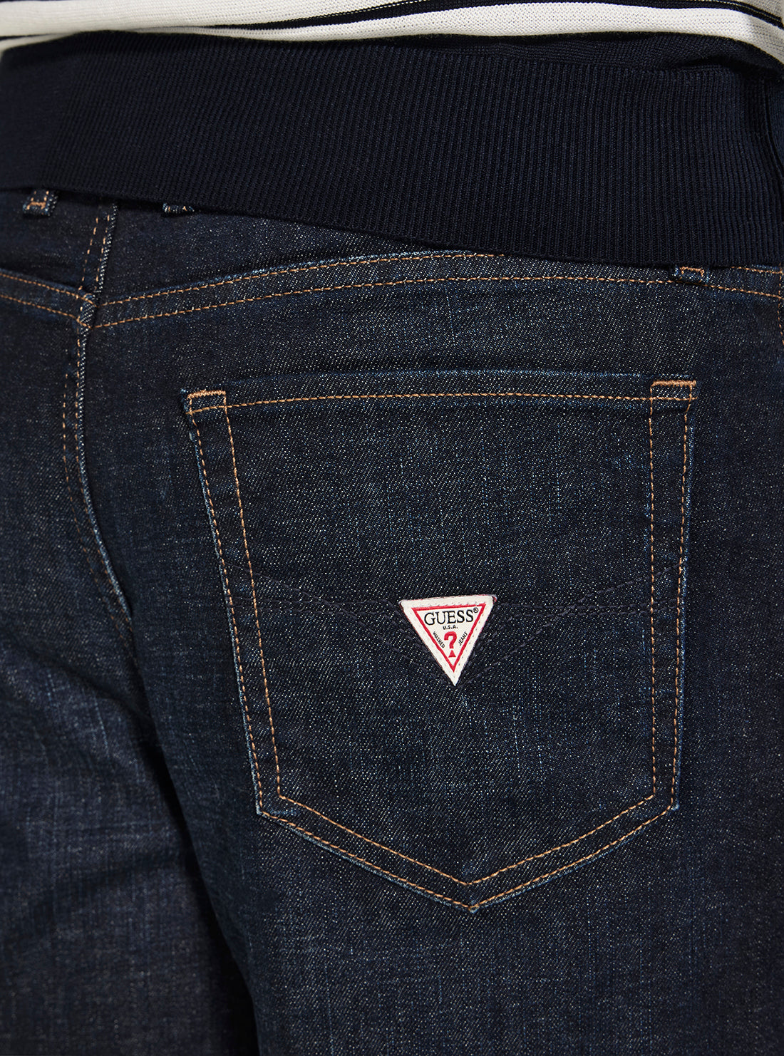 GUESS Mens Mid-Rise Process Jett Baggy Jeans in Dark Wash M6GA0PD1092 Detail View