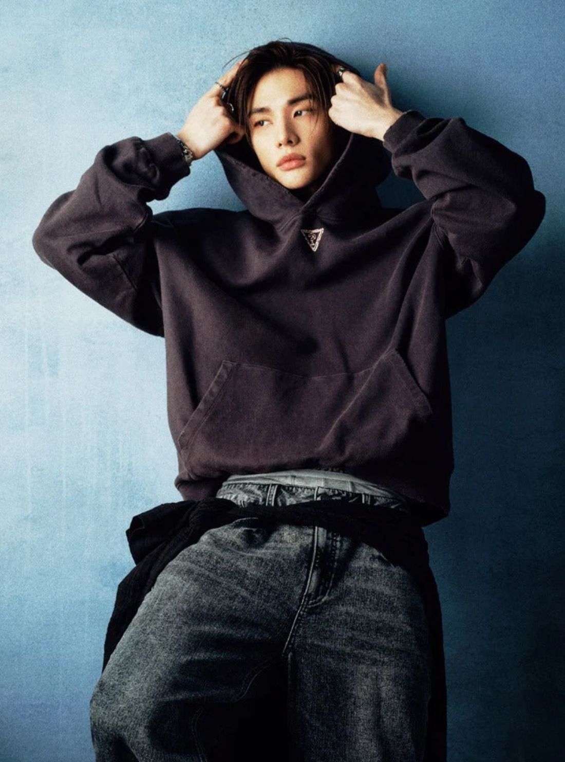 GUESS Mens Black Hyunjin Unisex Hoodie M6GQ44K99Q5 Hyunjin Model View