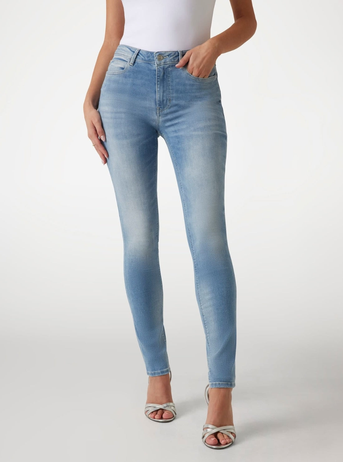 GUESS Womens High-Rise 1981 Skinny Jeans in Carrie Light W2YA46D4Q01 Front View