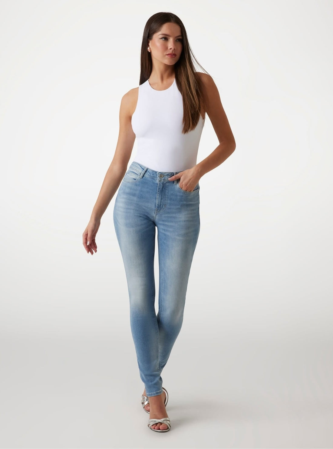 GUESS Womens High-Rise 1981 Skinny Jeans in Carrie Light W2YA46D4Q01 Full View