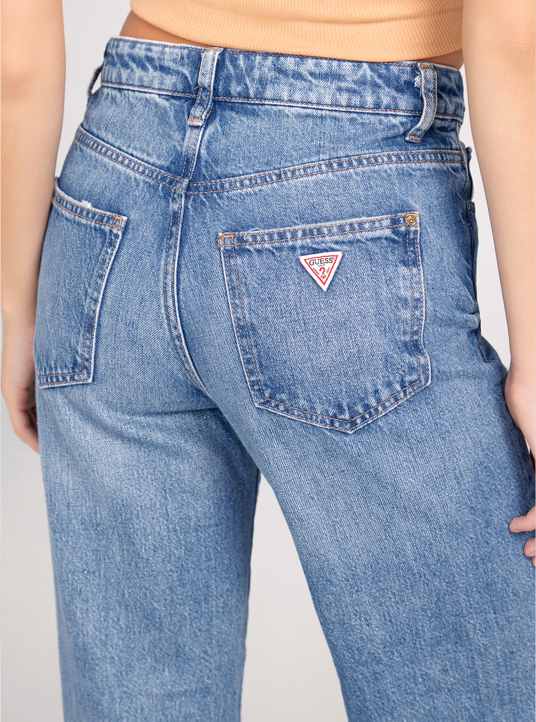 GUESS Mid-Rise Relaxed Straight Leg Jeans In Light Wash detail view