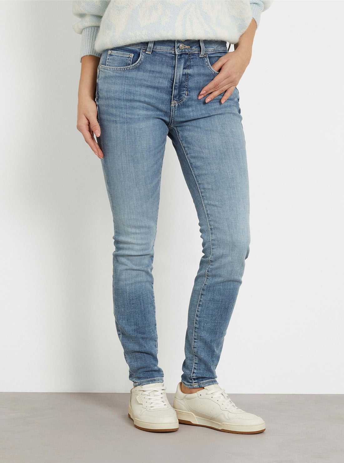 GUESS Mid-Rise Skinny Leg Shape Up in Mid Wash front view