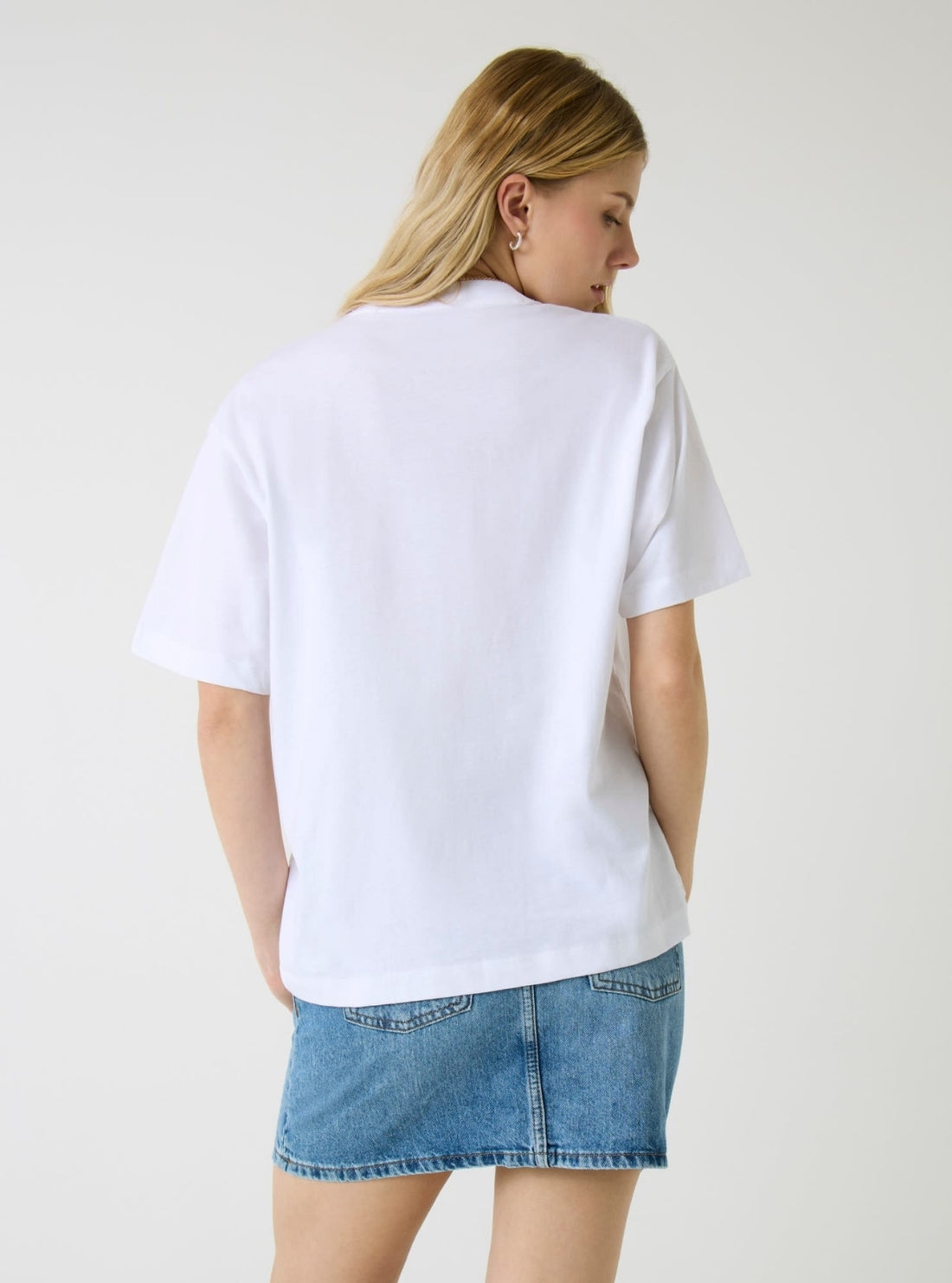 Guess Jeans White Oversized American Tradition T-Shirt W4YI08K8HM0 Back View