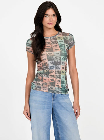 GUESS Womens Multi Checkered Lips Graphic T-Shirt W5BI38K37Z0 Front View