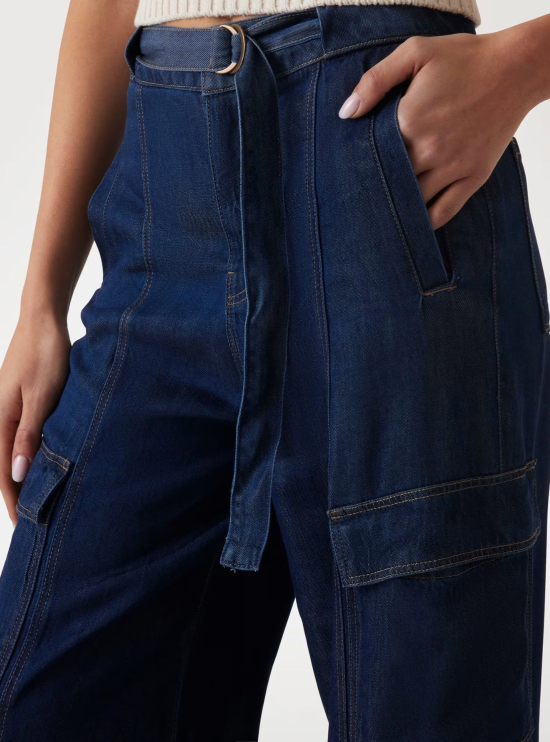 Mid-Rise Agatha Cargo Jeans in Dark Wash W5GA1TD5N61 Detail View_2