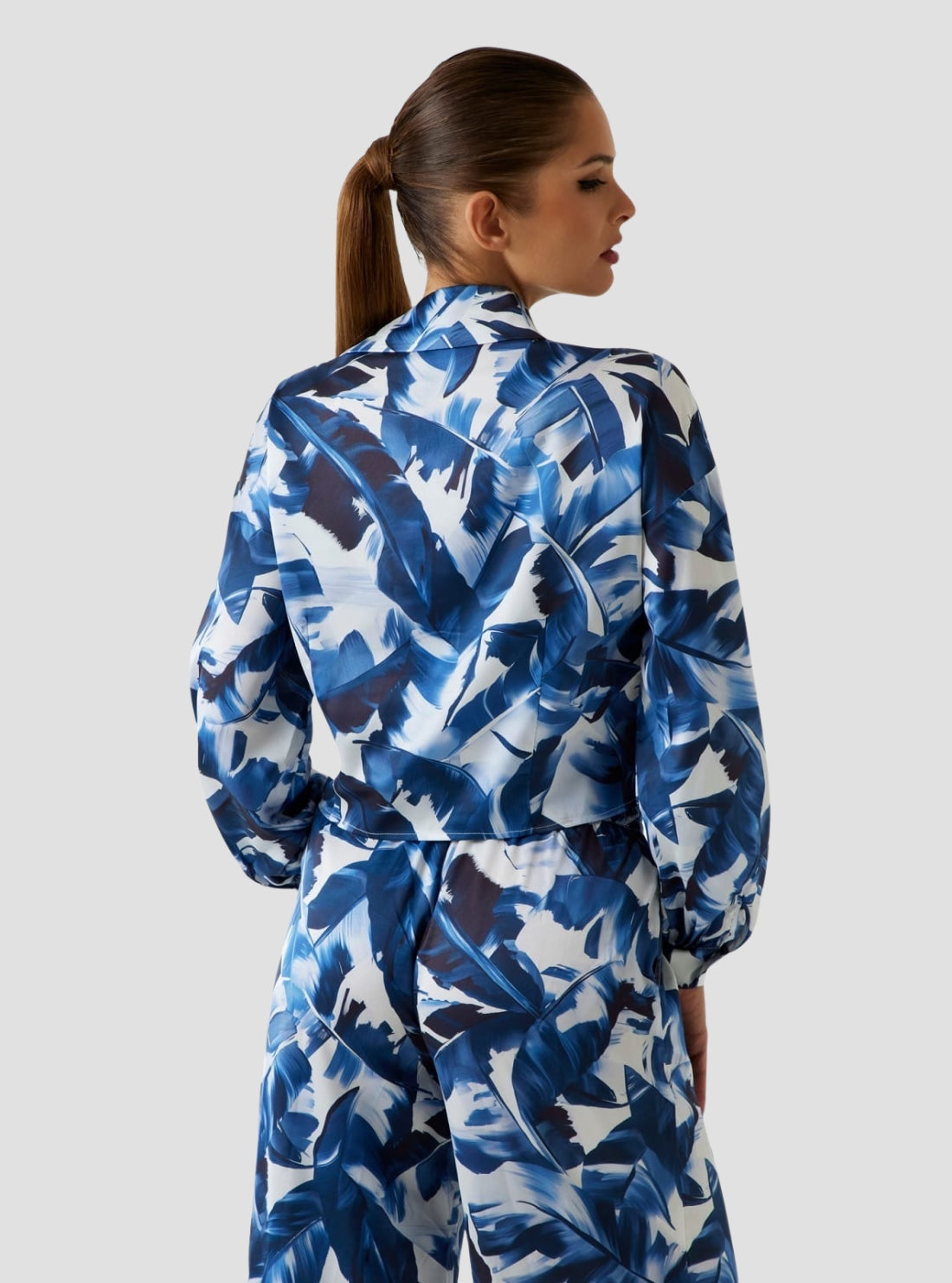 GUESS Womens Eco Blue Feathered Foliage Print Bowed Shirt W5GH0IWH9C2 Back View