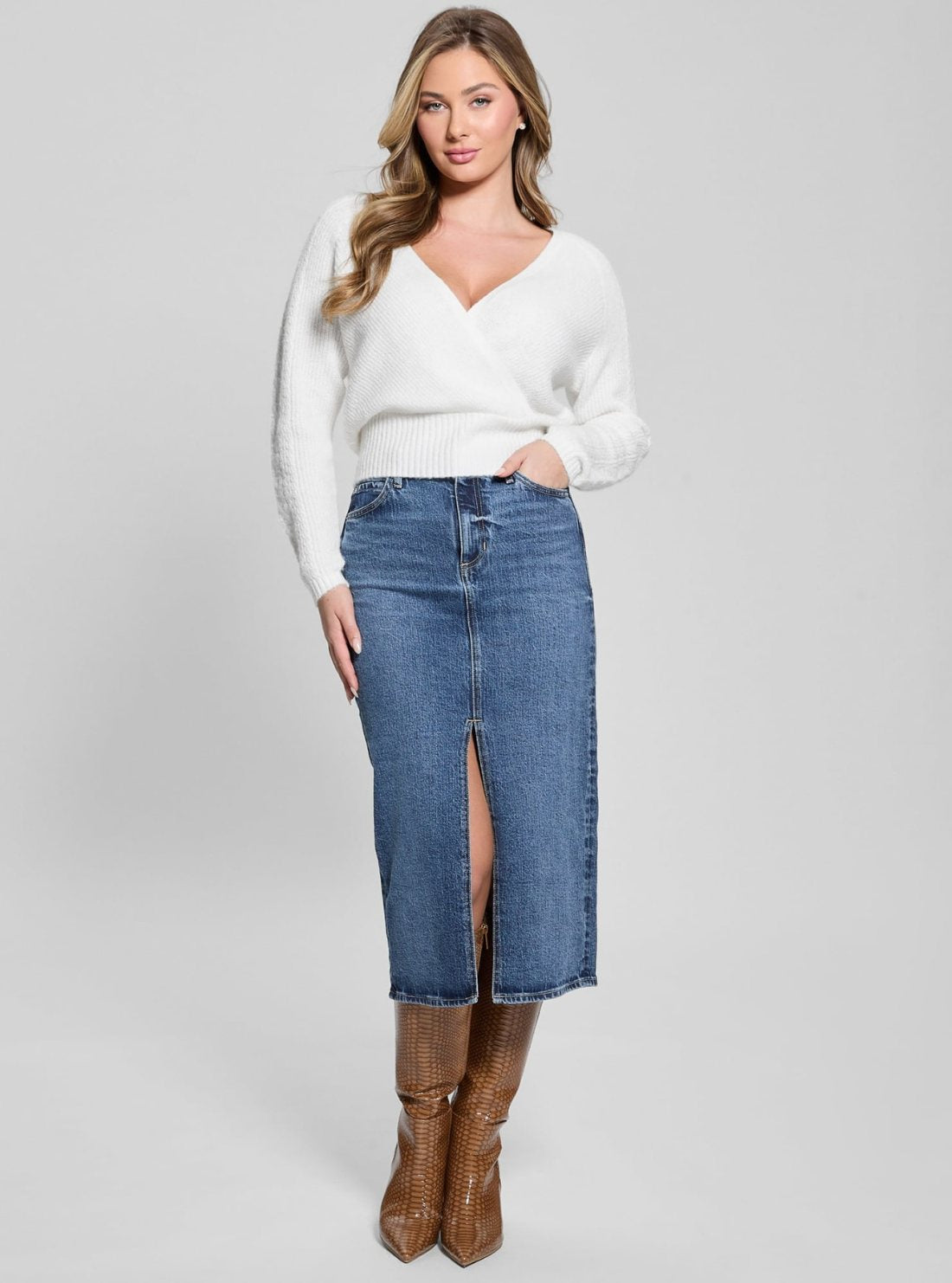 GUESS Womens White Surplice Cable Kellie Sweater W5GR29Z3LG0 Front Side View