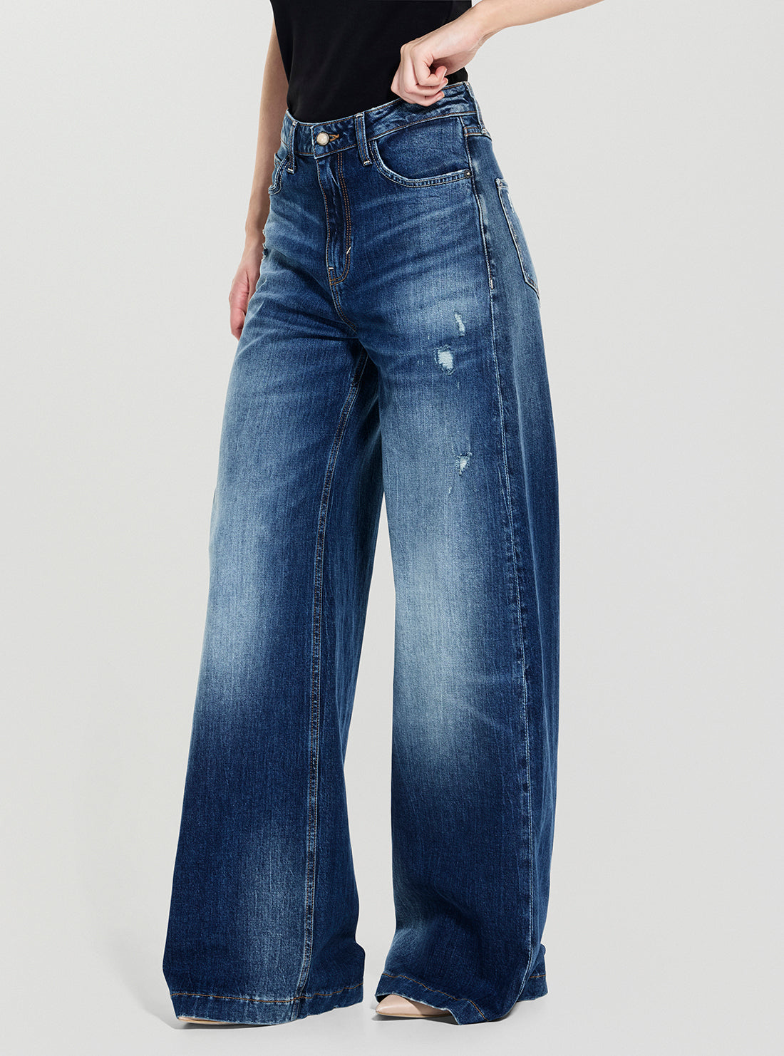 GUESS Womens Eco Bellagio Wide-Leg Jeans in Medium Wash W5YA1CD5QP3 Front View