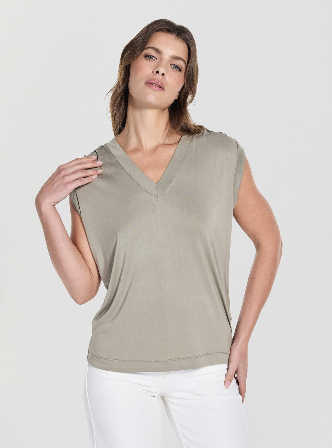GUESS Womens Green V-Neck Elevated Basic Top W5YP52KCYW2 Front View