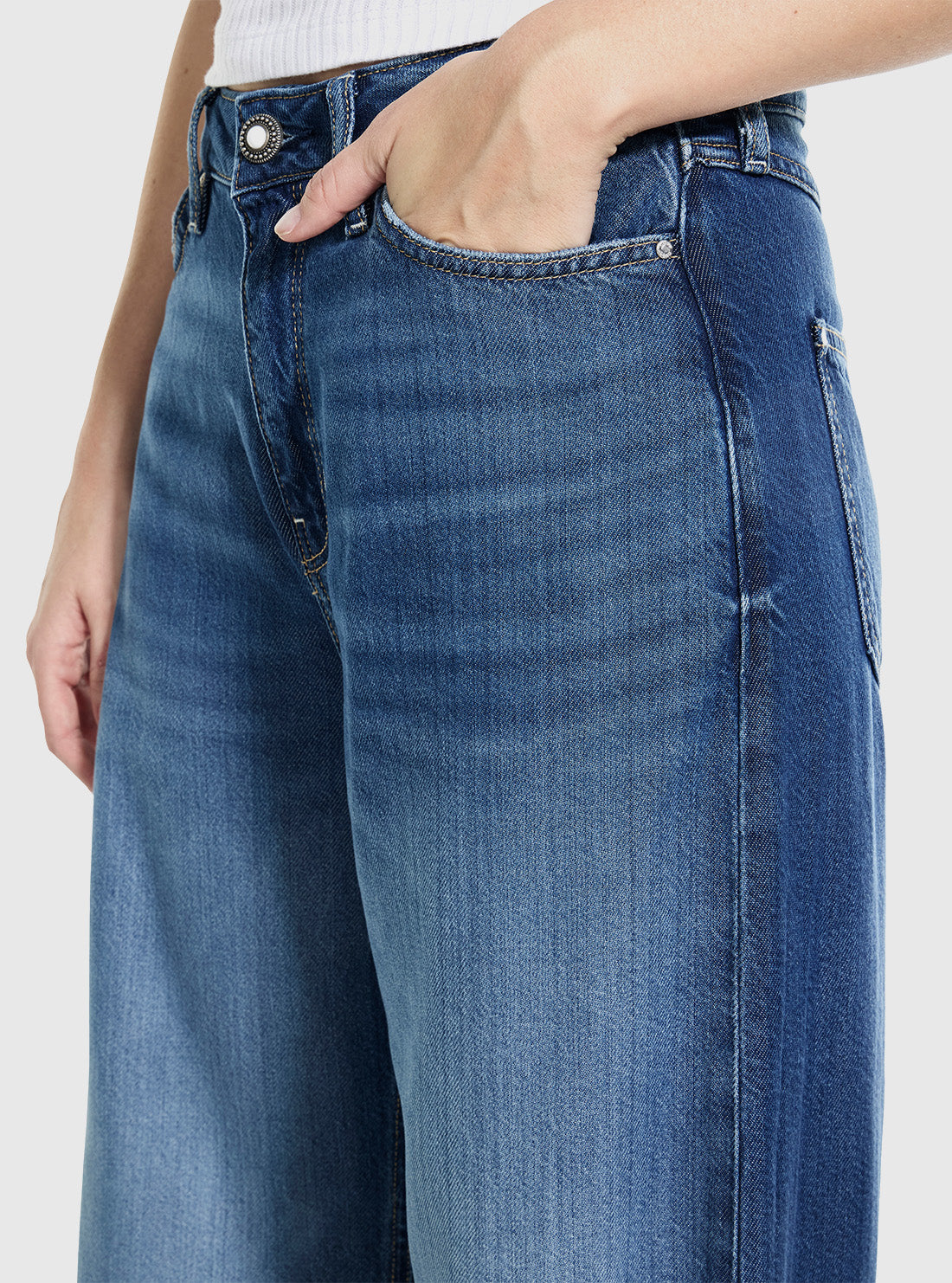 GUESS Womens High-Rise Bellflower Wide Leg Jeans in Cartagena Bay W6GA82D0685 Detail View