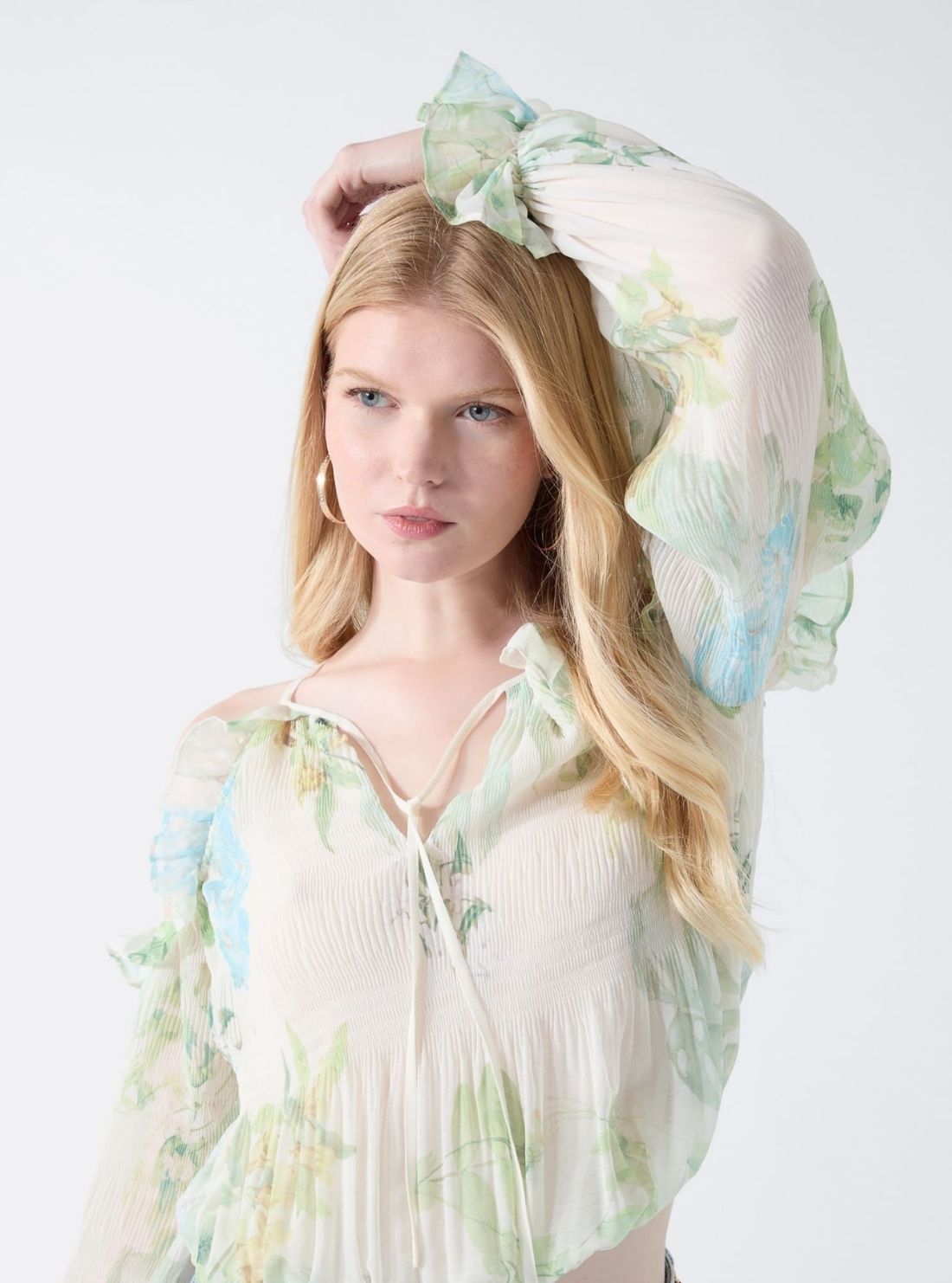 GUESS Womens Garden Lily Print Emily Cold Shoulder Top W6GH94W2397 Detail View