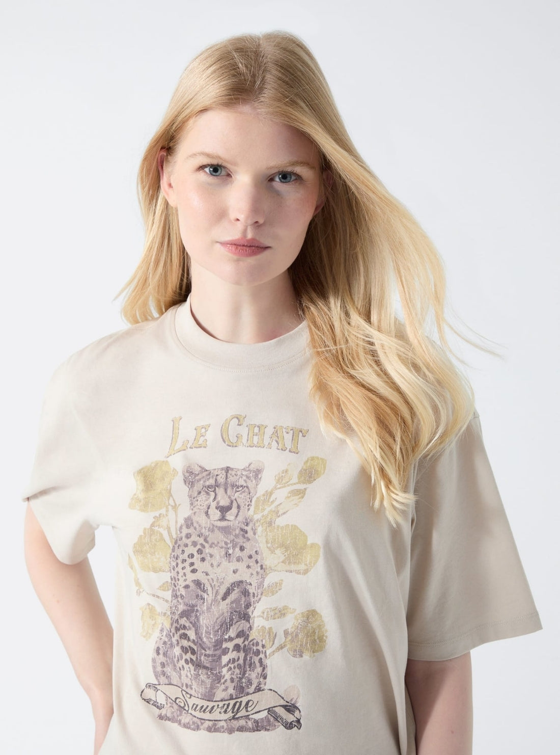GUESS Womens Beige Le Chat Oversized T-Shirt W6GI22K3144 Detail View