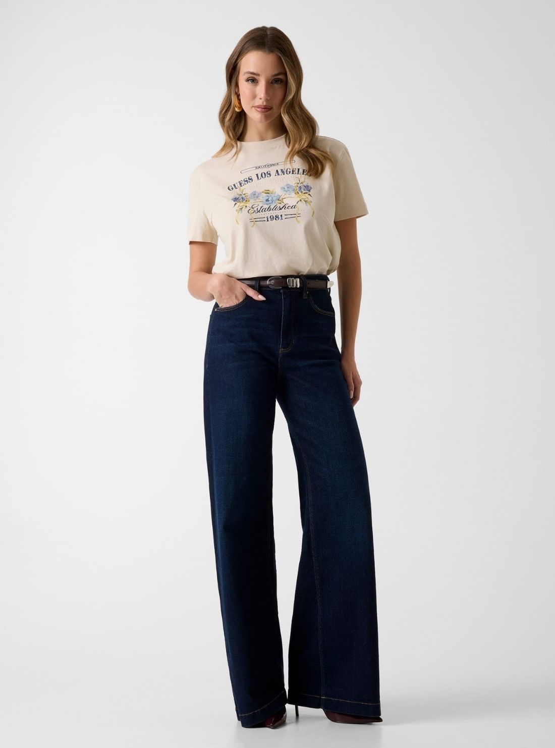 GUESS Womens Pearl Oyster Flowers GUESS Box T-Shirt W6GI27K3160 Full View
