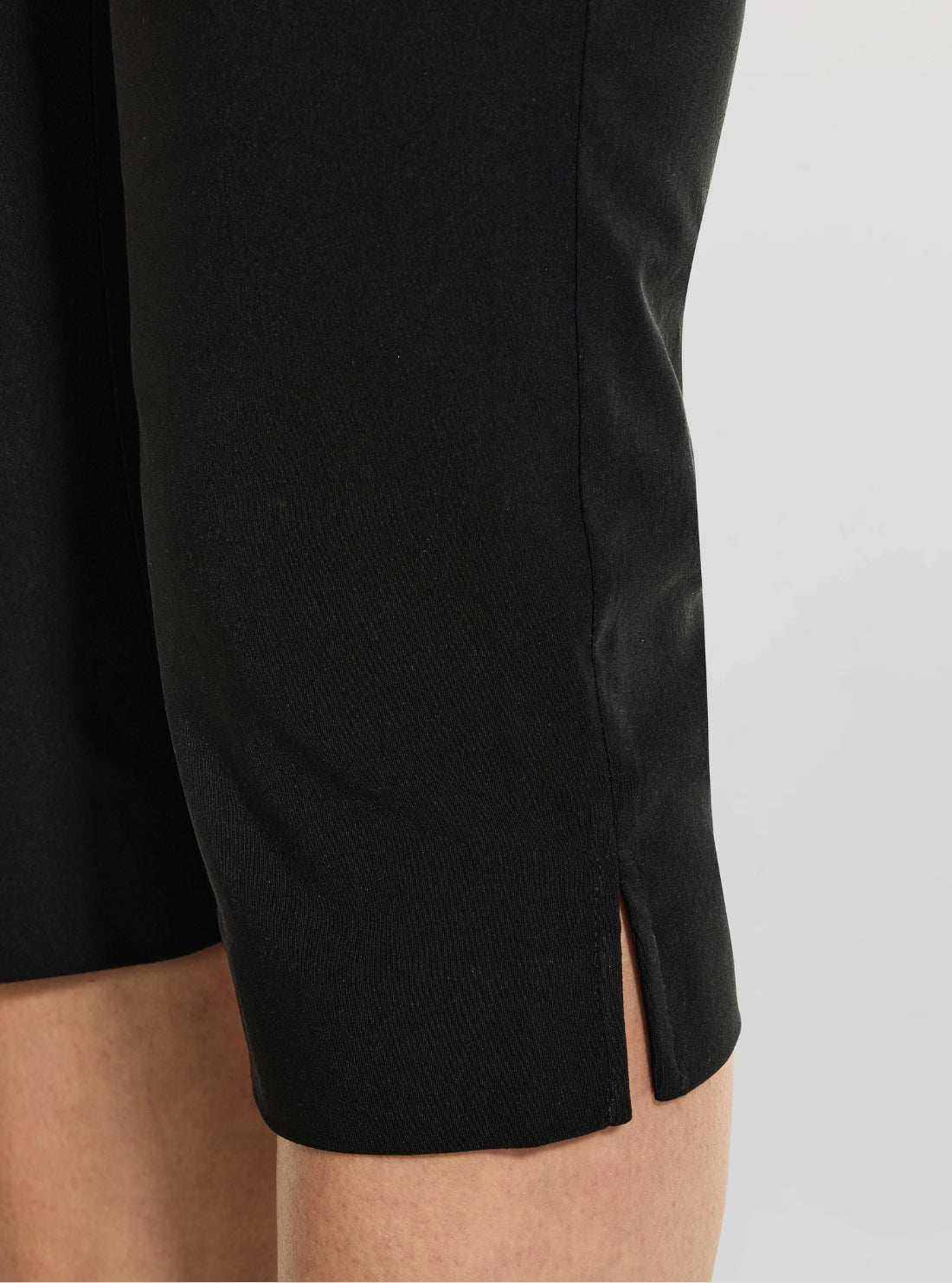 GUESS Womens Eco Black Marilyn Capri Pant W6YB36W4591 Detail View