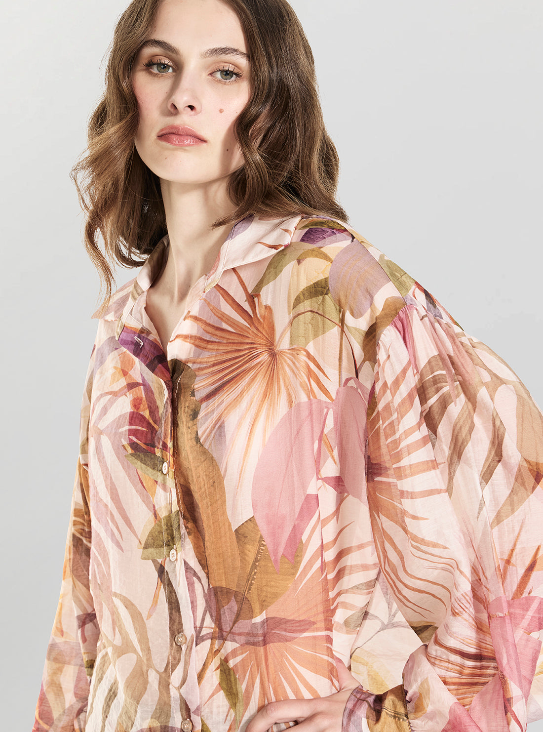 GUESS Womens Sarika Palm Print Imma Relaxed Shirt W6YH25W2947 Detail View