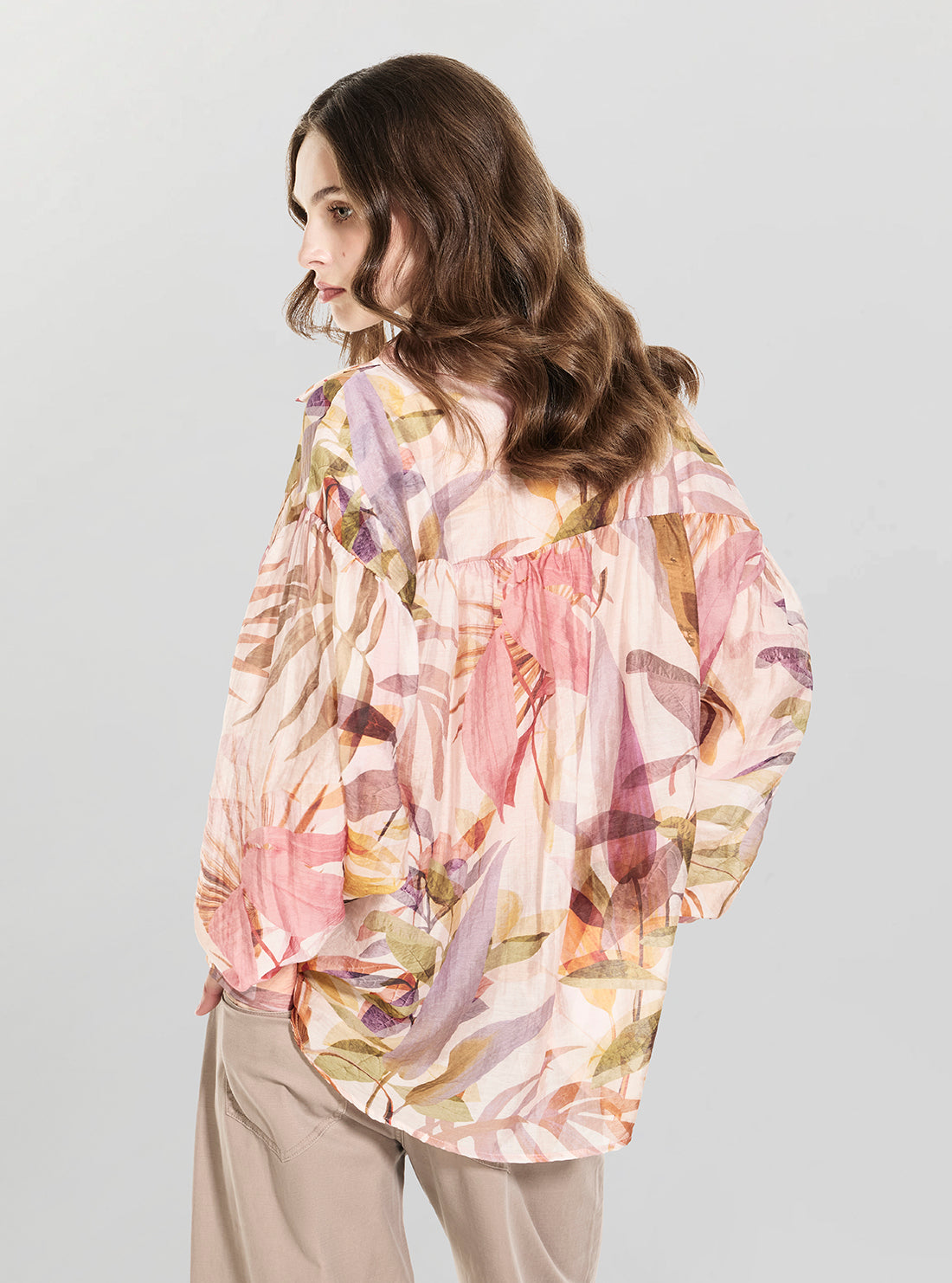GUESS Womens Sarika Palm Print Imma Relaxed Shirt W6YH25W2947 Back View