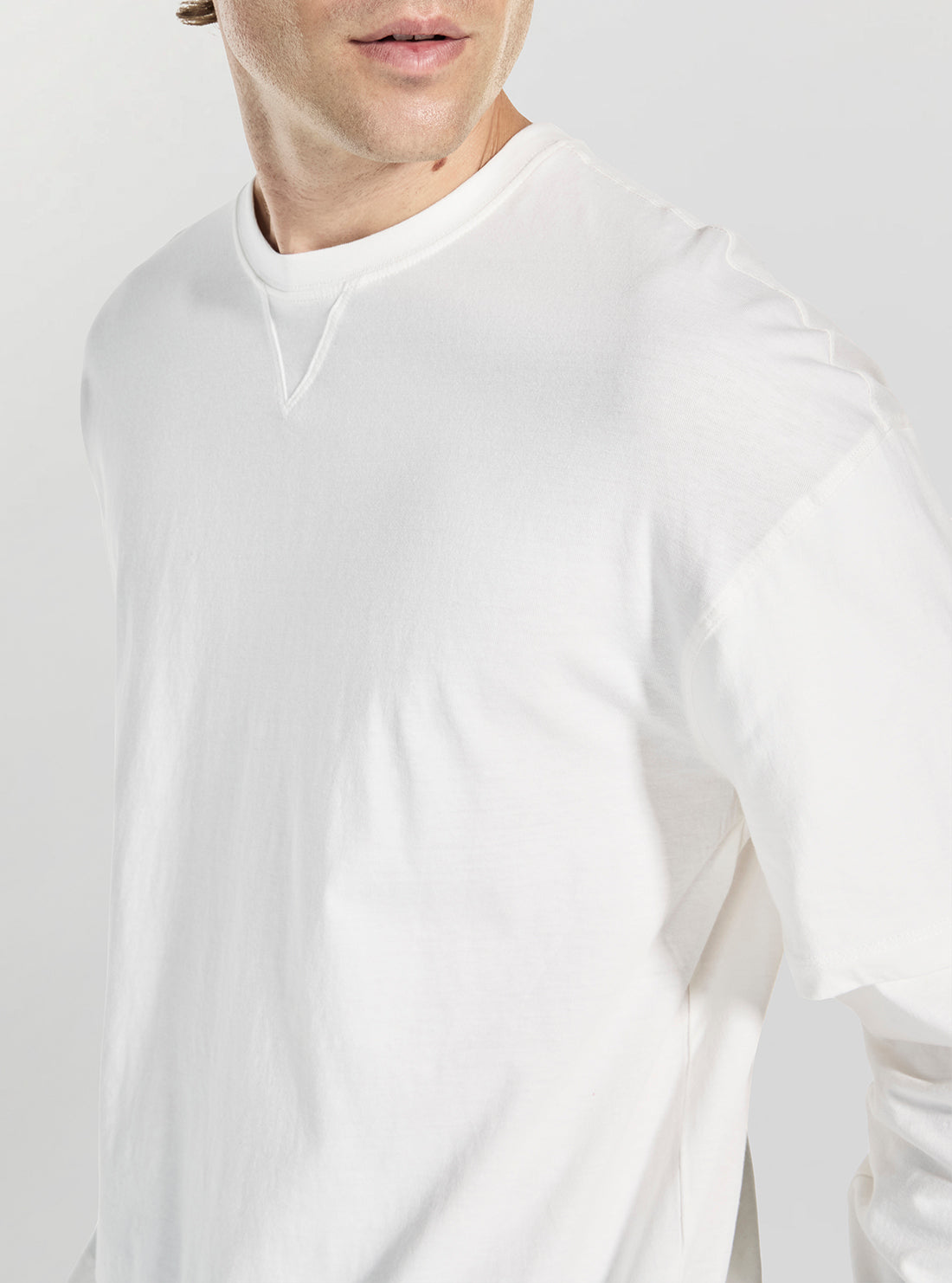 GUESS Mens White Nicco Long Sleeve T-Shirt Z5BI07I3Z14 Detail View