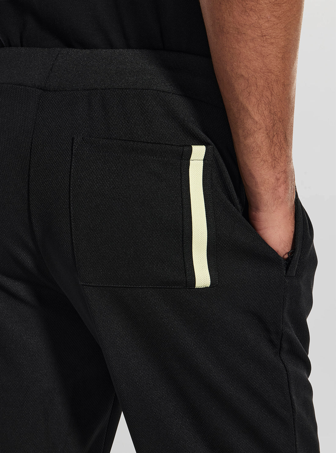 GUESS Mens Black Lansa Active Jogger Pants Z6RB04KD482 Detail View