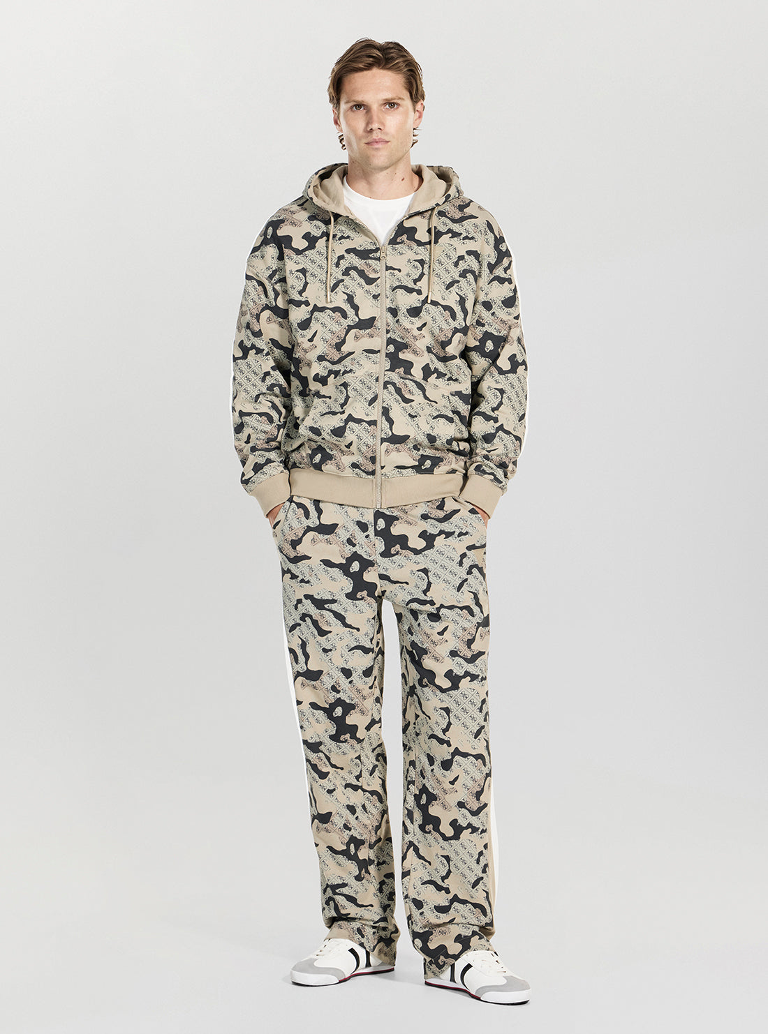 GUESS Mens Beige Camo Logo Chayton Active Sweatshirt Z6RQ04K9YI1 Full View_2