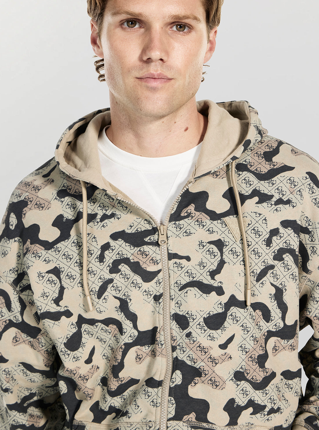 GUESS Mens Beige Camo Logo Chayton Active Sweatshirt Z6RQ04K9YI1 Detail View