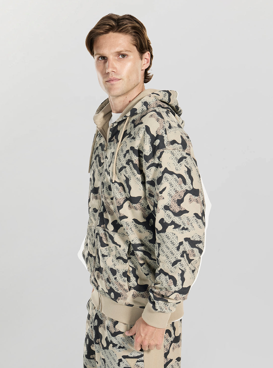 GUESS Mens Beige Camo Logo Chayton Active Sweatshirt Z6RQ04K9YI1 Side VIew
