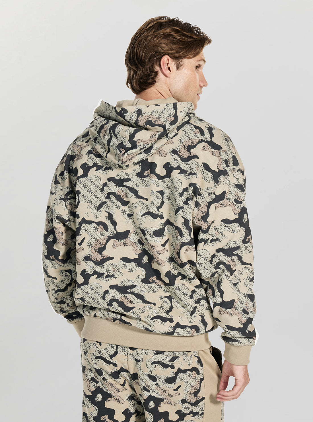 GUESS Mens Beige Camo Logo Chayton Active Sweatshirt Z6RQ04K9YI1 Back View