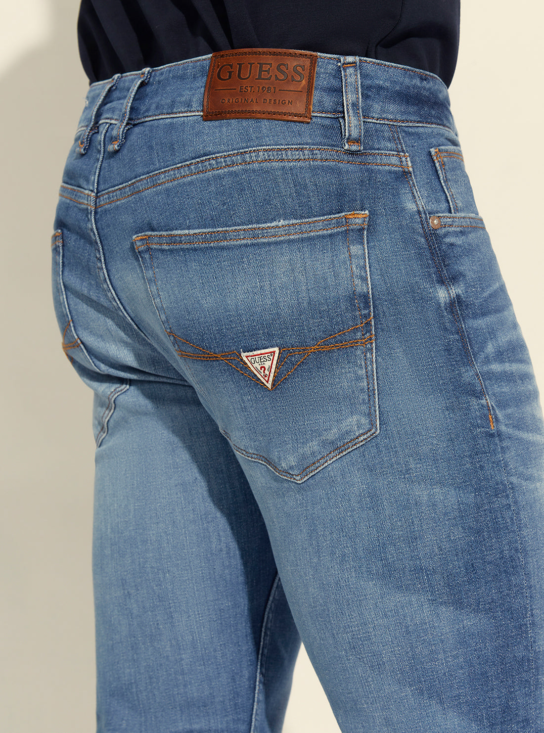 GUESS Mens Mid-Rise Slim Tapered Denim Jeans in Mayport Wash M2RAS2D46AE Detail View