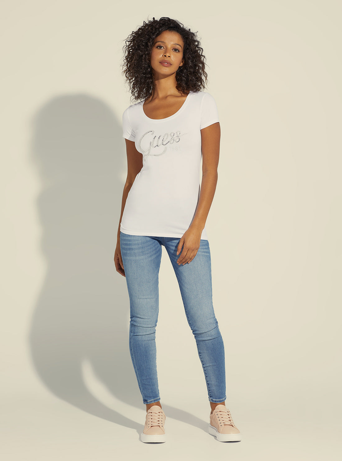 Guess jeans cheap white t shirt