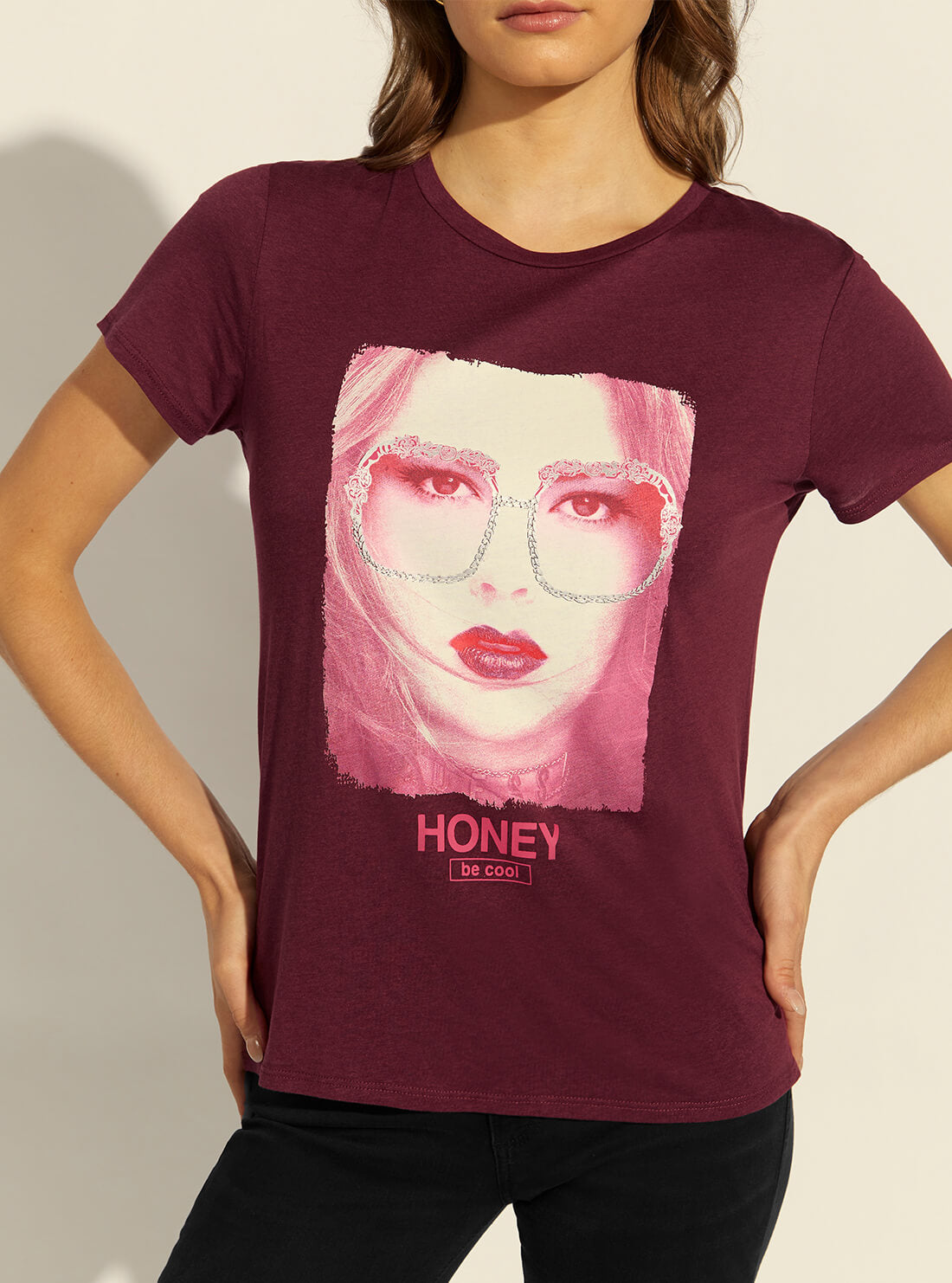  GUESS Womens Eco Burgundy Graphic Print Honey Pink T-Shirt W1RI13K9SN3 Detail View