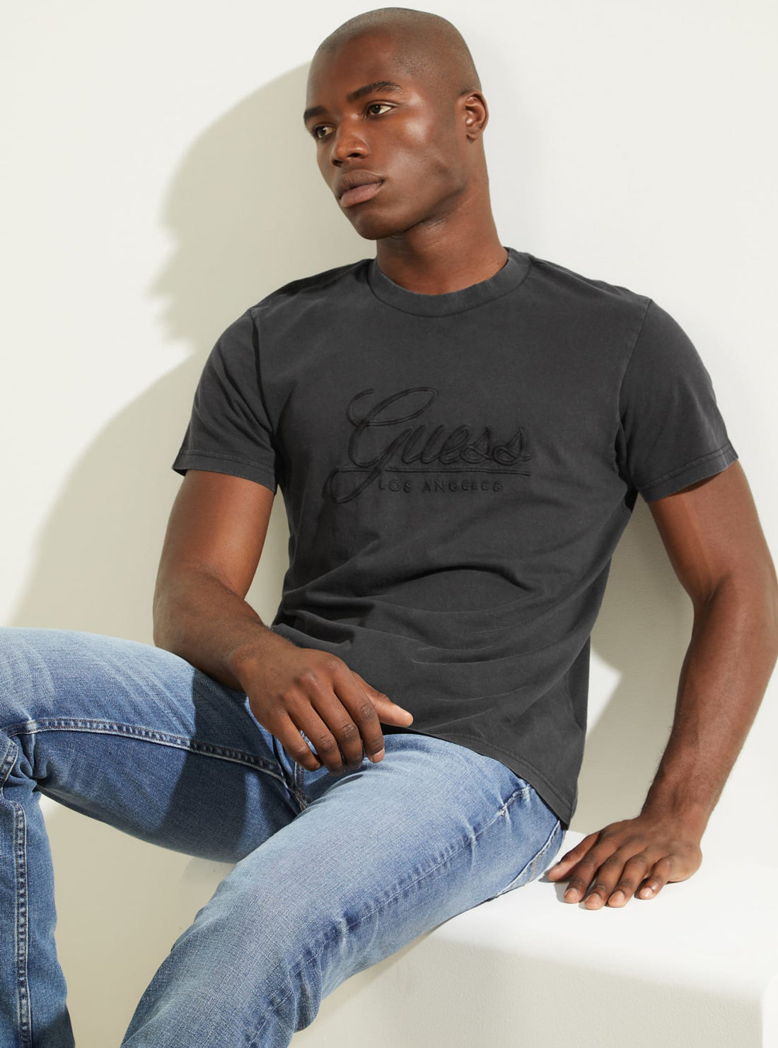 GUESS Mens Black Classical Embroidered Logo T-Shirt M1BI26K8FQ1 Front View