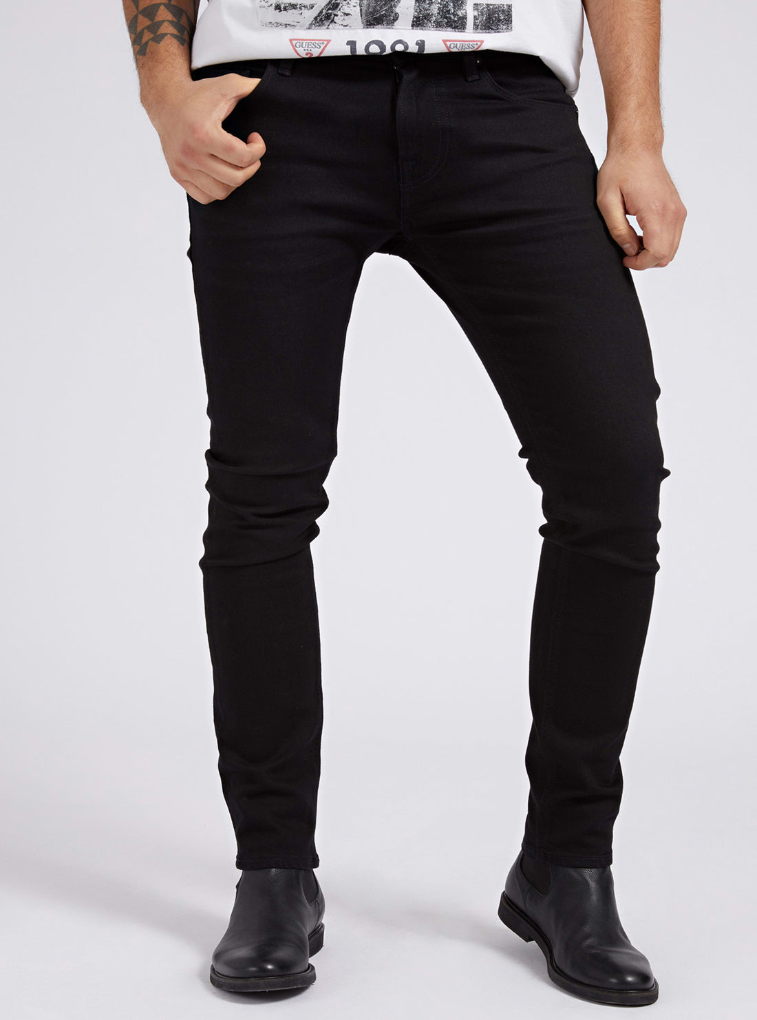 Chris Mid-Rise Super Skinny Denim Jeans in Black - GUESS