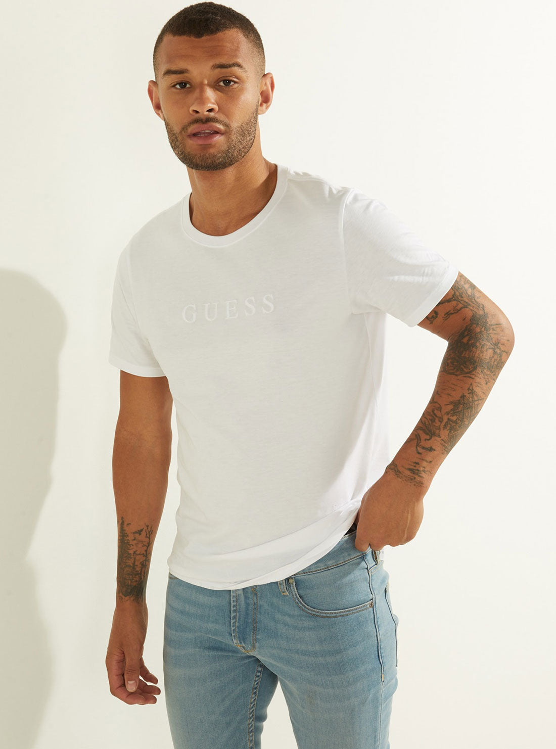 GUESS Mens White Pima Logo Crew Neck Tee M82P64R7HD0 Front View