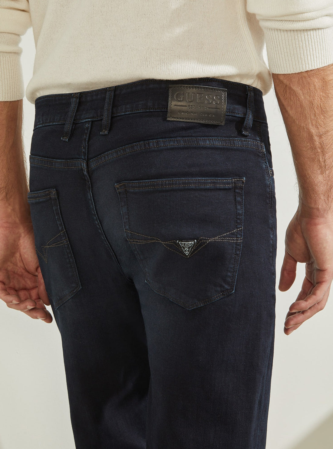 GUESS Mens Mid-Rise Slim Straight Denim Jeans in Dark Cast Wash MBBAS1D47G1 Detail  View